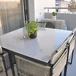 Habitat Lobby - Modern Penthouse With Private Parking アパート Tríkala