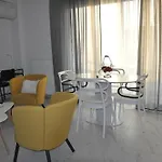 Habitat Lobby - Modern Penthouse With Private Parking * Tríkala