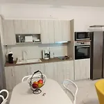 Habitat Lobby - Modern Penthouse With Private Parking アパート Tríkala