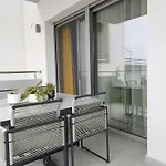 Habitat Lobby - Modern Penthouse With Private Parking Tríkala