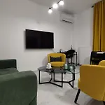 Habitat Lobby - Modern Penthouse With Private Parking * Tríkala