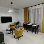 Habitat Lobby - Modern Penthouse With Private Parking アパート Tríkala