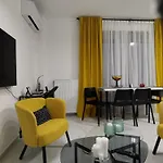 Habitat Lobby - Modern Penthouse With Private Parking Tríkala