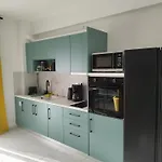 Habitat Lobby - Modern Penthouse With Private Parking アパート Tríkala