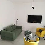Habitat Lobby - Modern Penthouse With Private Parking アパート