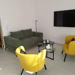 Habitat Lobby - Modern Penthouse With Private Parking * Tríkala