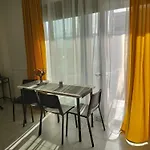 Habitat Lobby - Modern Penthouse With Private Parking アパート *
