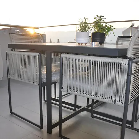 Habitat Lobby - Modern Penthouse With Private Parking