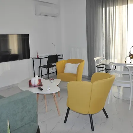 Habitat Lobby - Modern Penthouse With Private Parking Tríkala