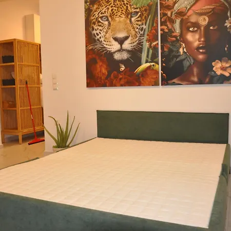 Apartment Habitat Lobby *