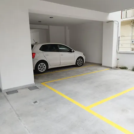 Habitat Lobby Apartment *