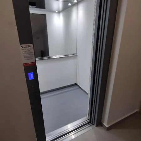 Habitat Lobby - Modern Penthouse With Private Parking Τρίκαλα