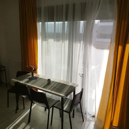 Habitat Lobby Apartment *